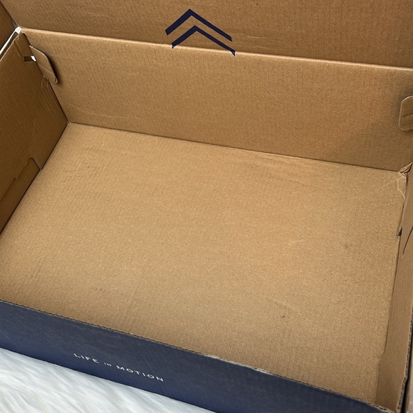 Rockport Empty Shoe Box Gift Box - Picture 8 of 11